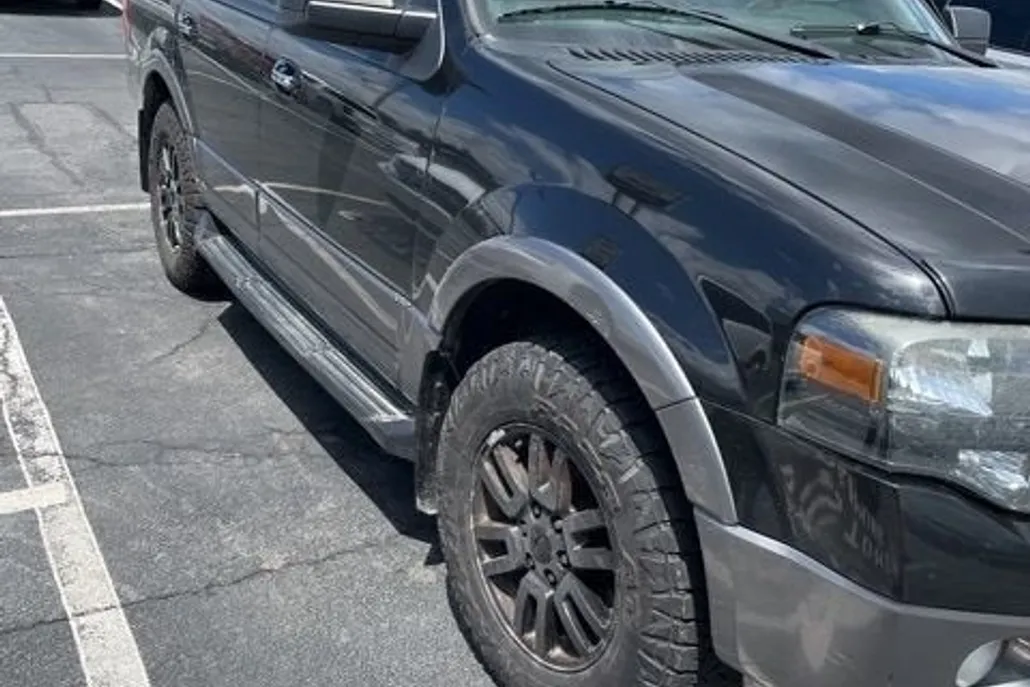 2012 Ford Expedition XLT photo 1