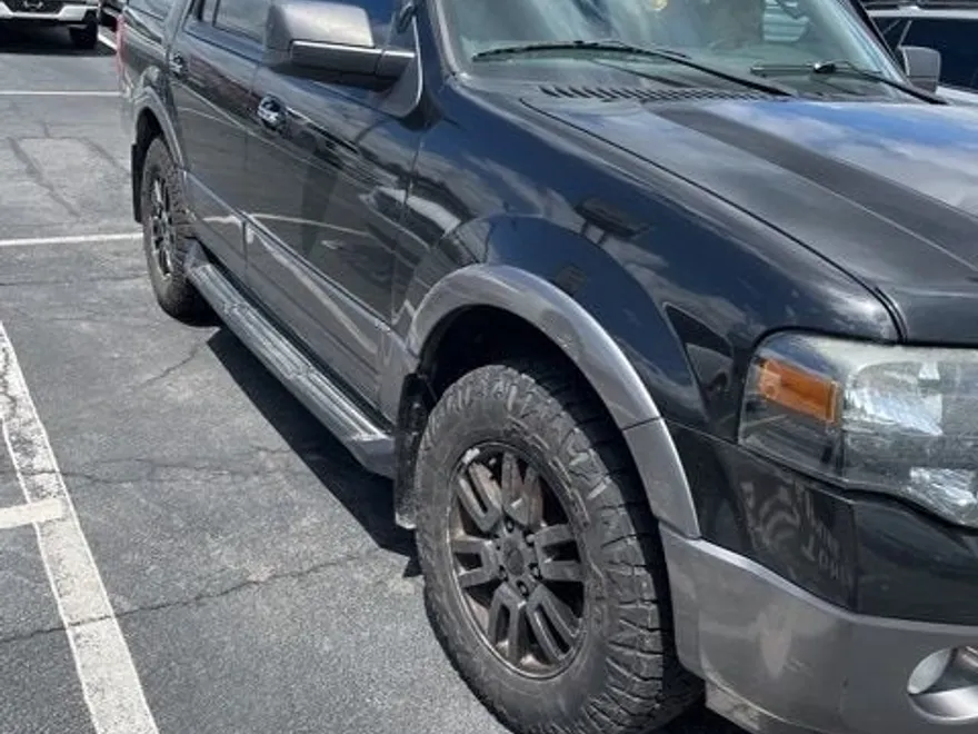 2012 Ford Expedition XLT photo 1