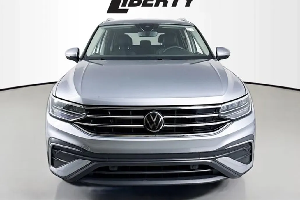 2022 Volkswagen Tiguan SE photo 1