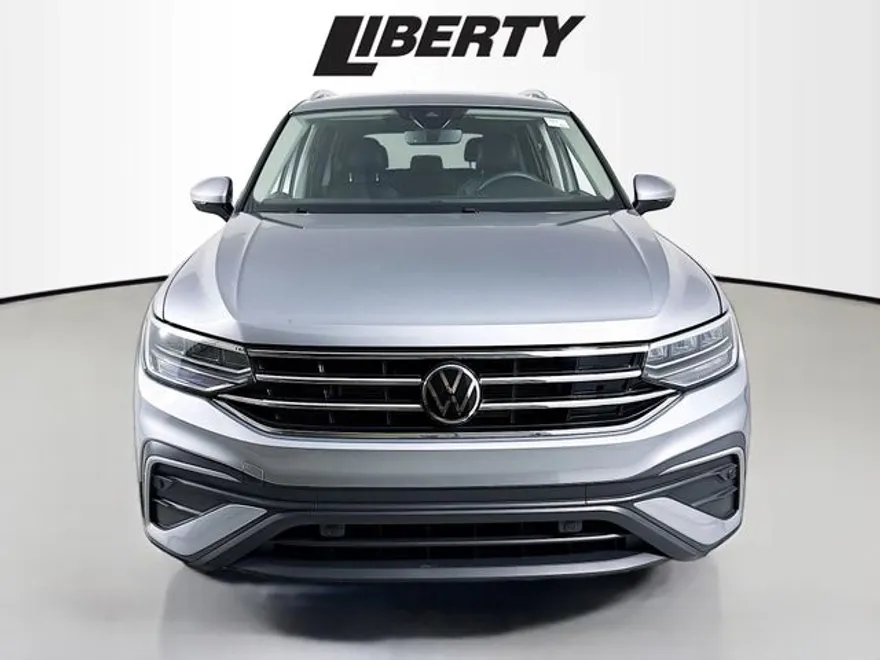 2022 Volkswagen Tiguan SE photo 1