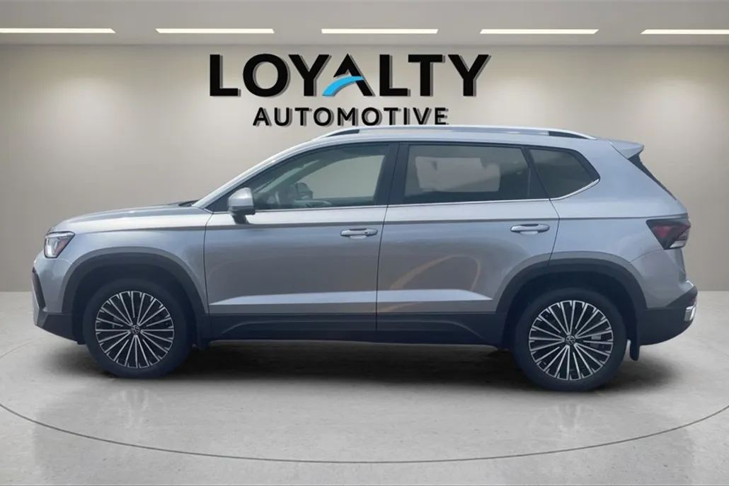 2025 Volkswagen Taos SE photo 1