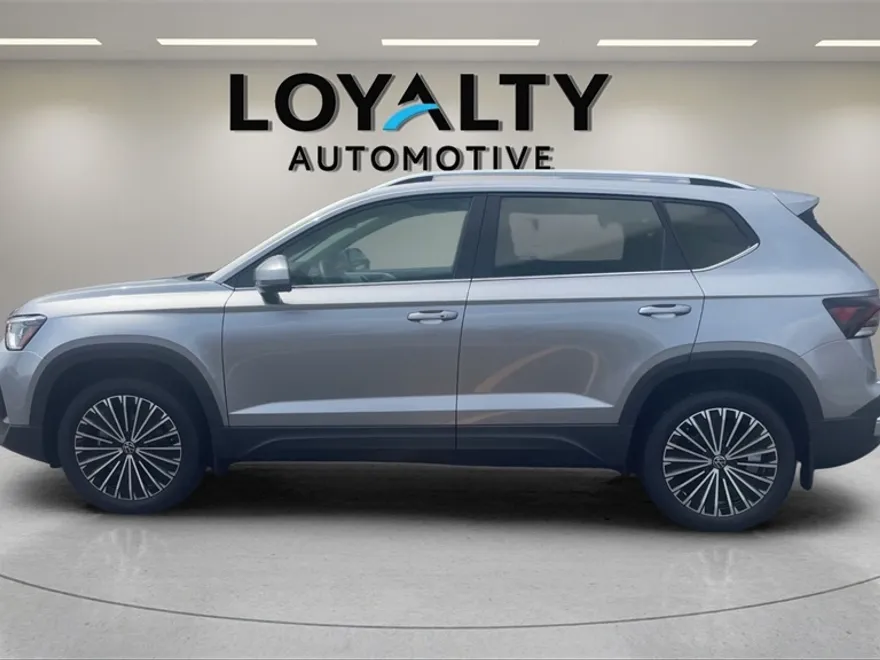 2025 Volkswagen Taos SE photo 1