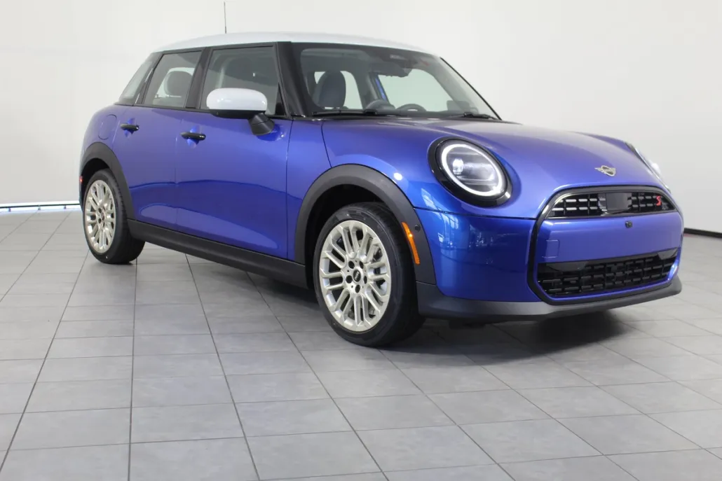 2025 Mini Cooper S Hardtop 4 Door Iconic photo 1
