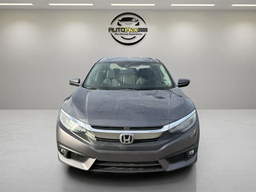 2017 Honda Civic Touring photo 1