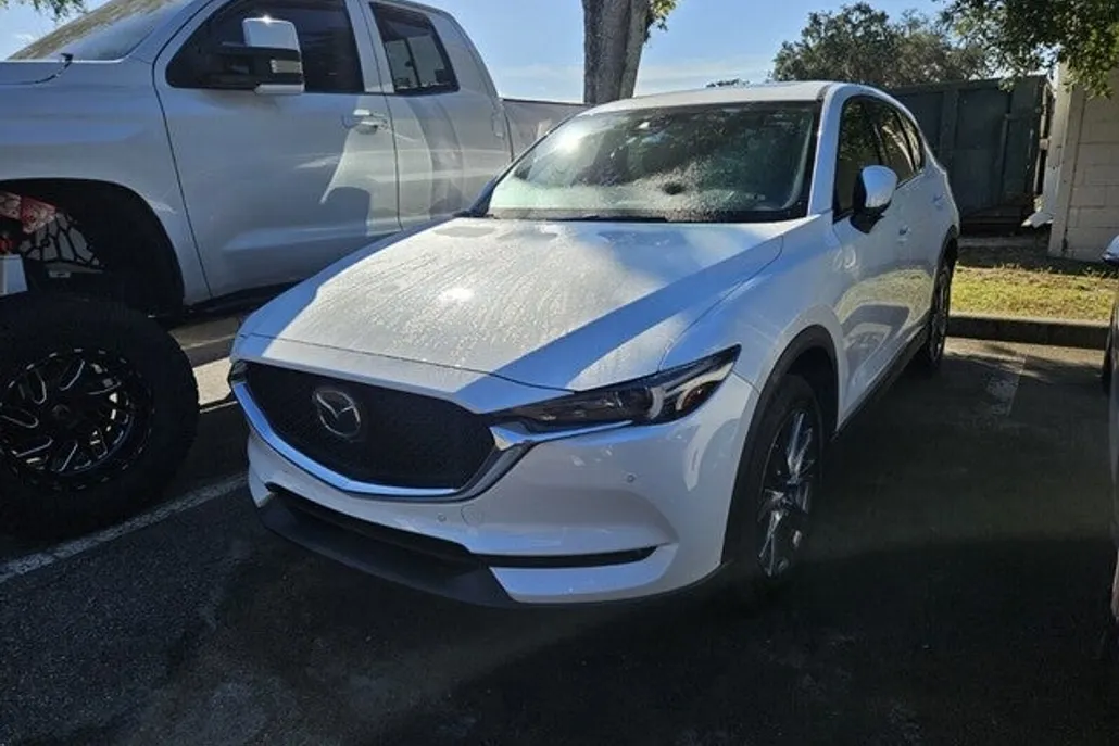 2021 Mazda CX-5 Signature photo 1