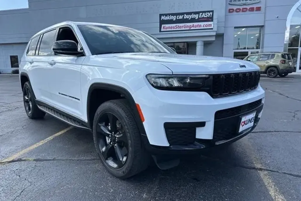 2023 Jeep Grand Cherokee Altitude photo 1
