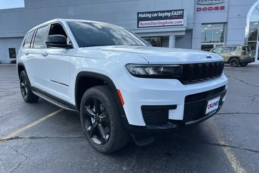 2023 Jeep Grand Cherokee Altitude photo 1