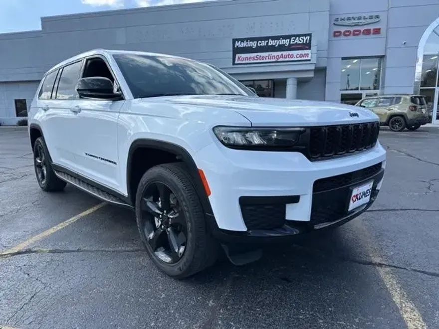 2023 Jeep Grand Cherokee Altitude photo 1