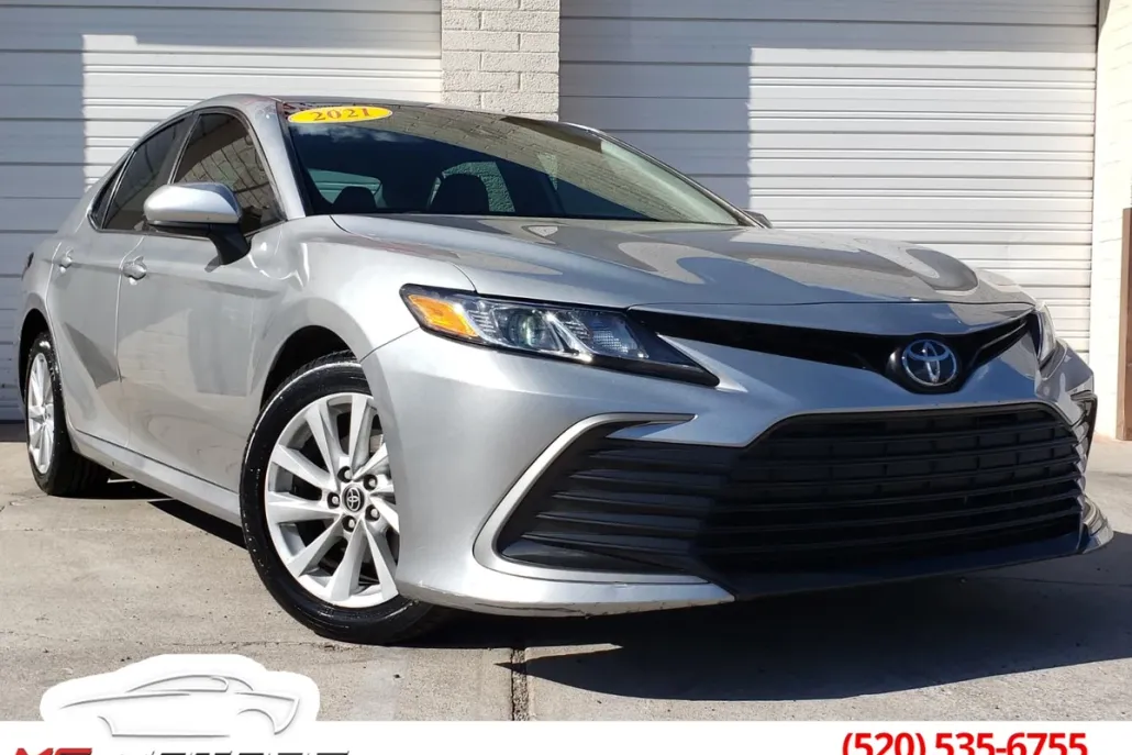 2021 Toyota Camry LE photo 1