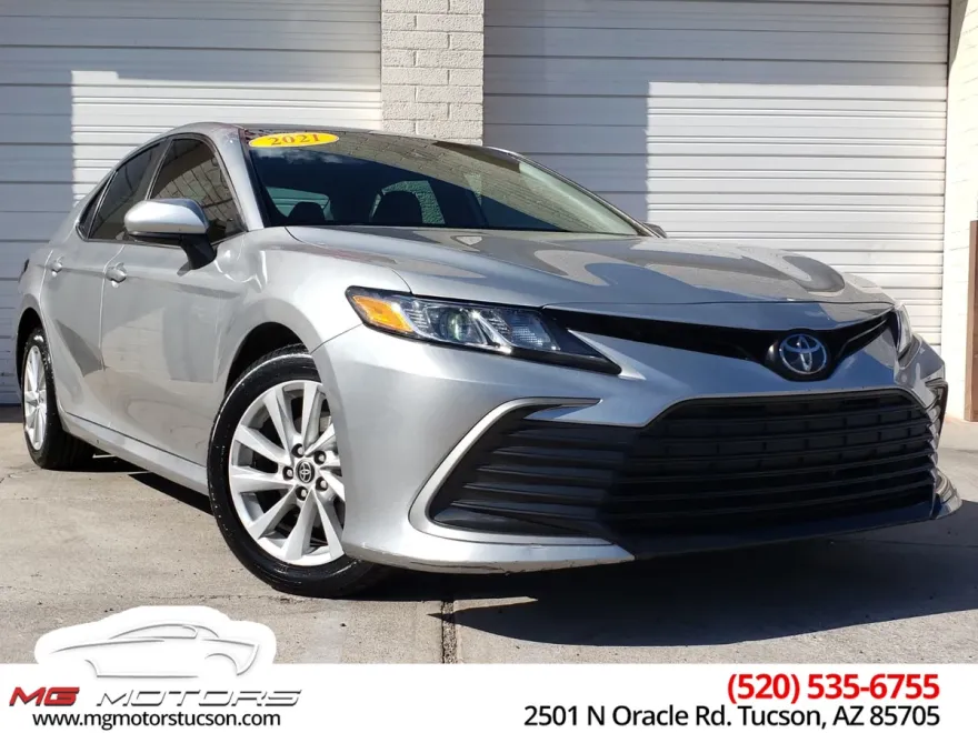 2021 Toyota Camry LE photo 1