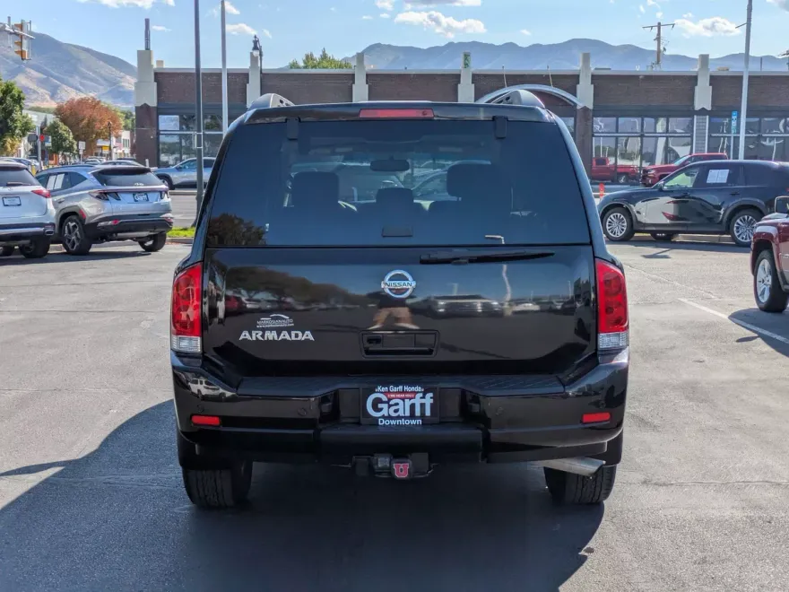 2015 Nissan Armada SV photo 1