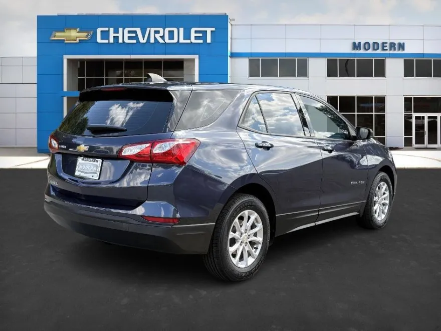 2019 Chevrolet Equinox LS photo 1