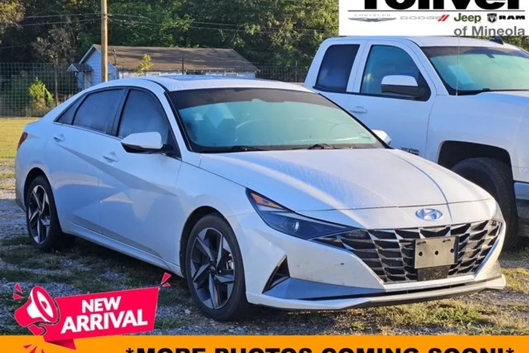 2022 Hyundai Elantra SEL photo 1