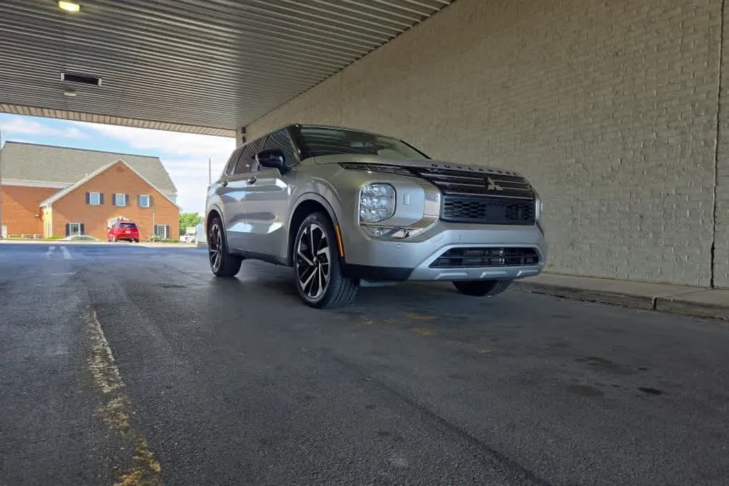 2022 Mitsubishi Outlander SE photo 1