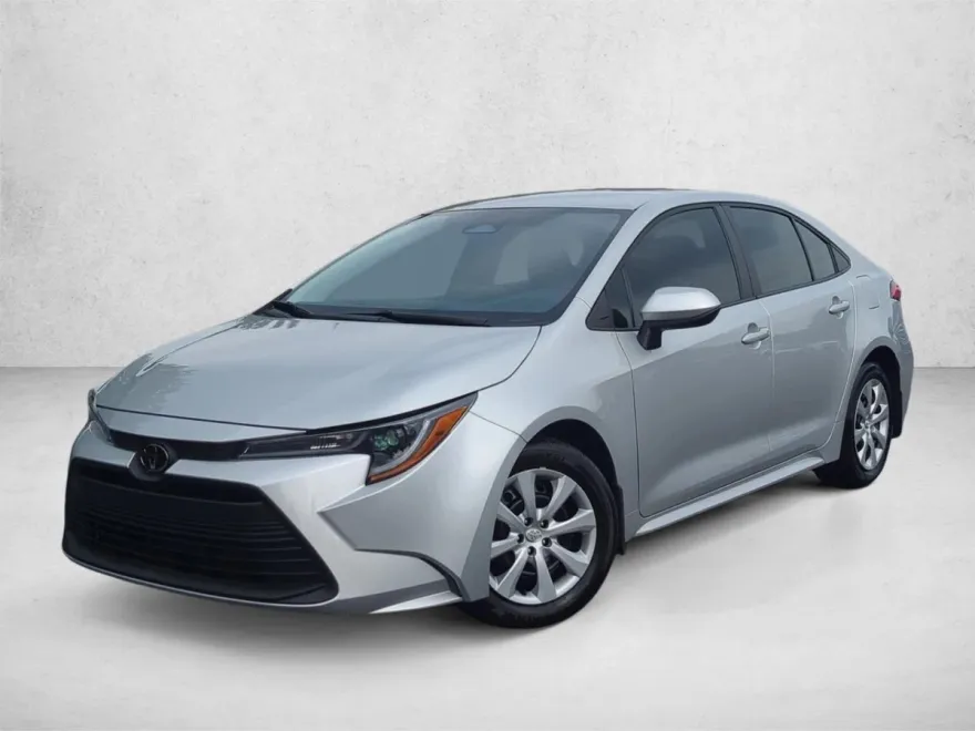 2025 Toyota Corolla LE photo 1