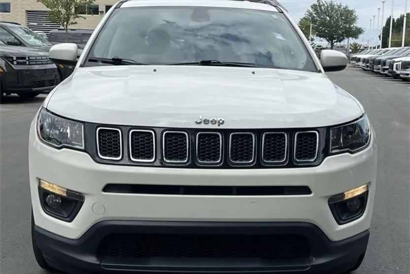 2021 Jeep Compass Latitude photo 1