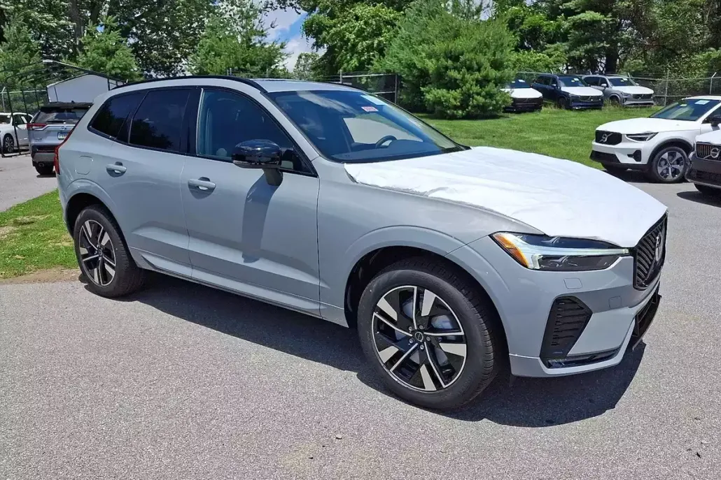 2026 Volvo XC60 B5 Core photo 1