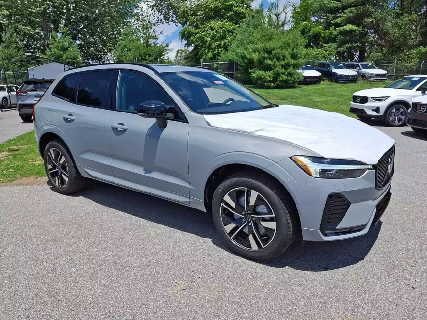 2026 Volvo XC60 B5 Core photo 1