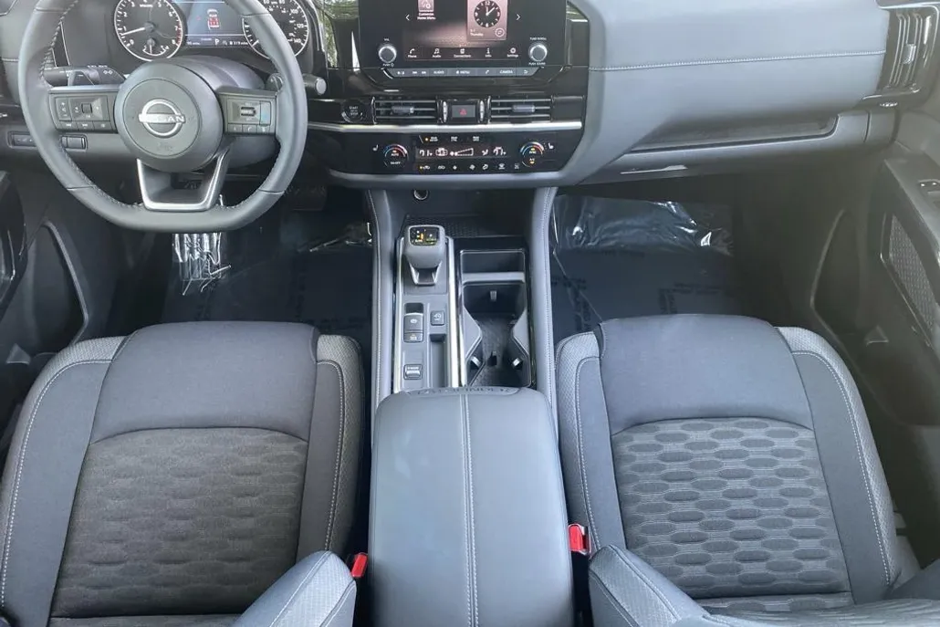 2025 Nissan Pathfinder SV photo 1
