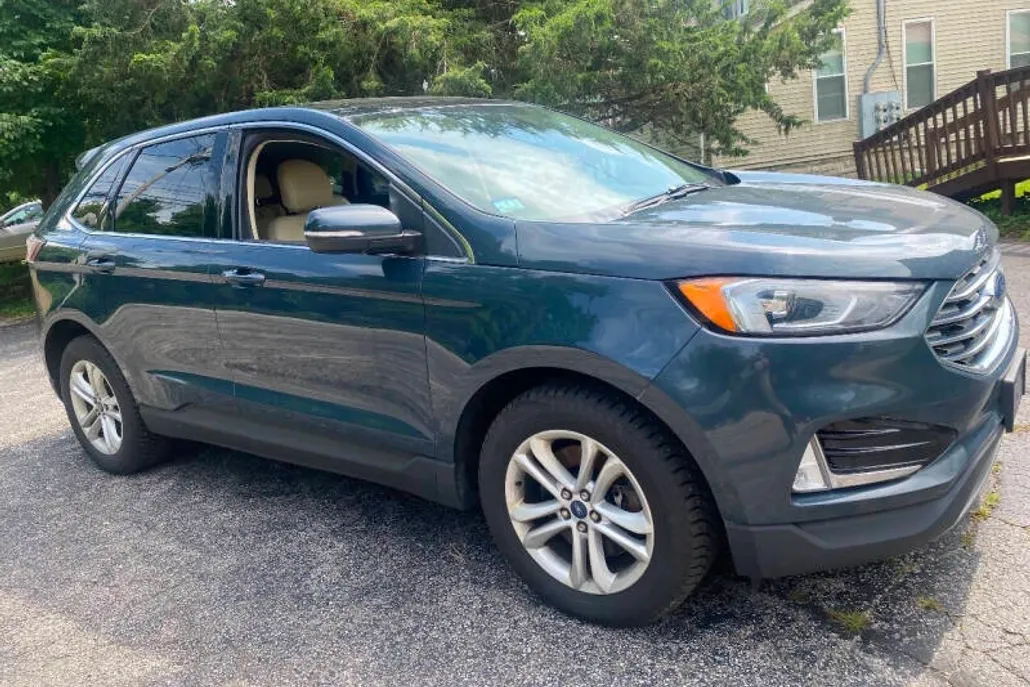 2019 Ford Edge SEL photo 1