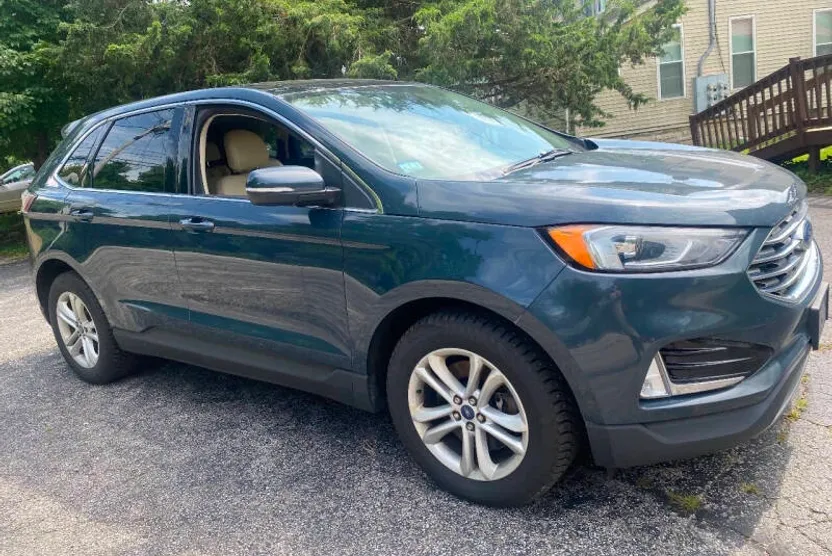 2019 Ford Edge SEL photo 1