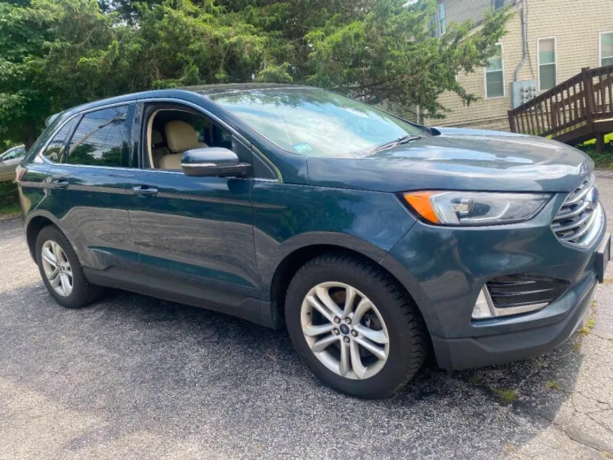 2019 Ford Edge SEL photo 1