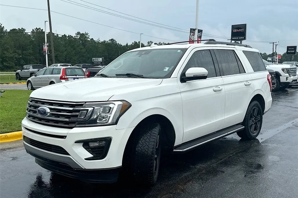 2020 Ford Expedition XLT photo 1