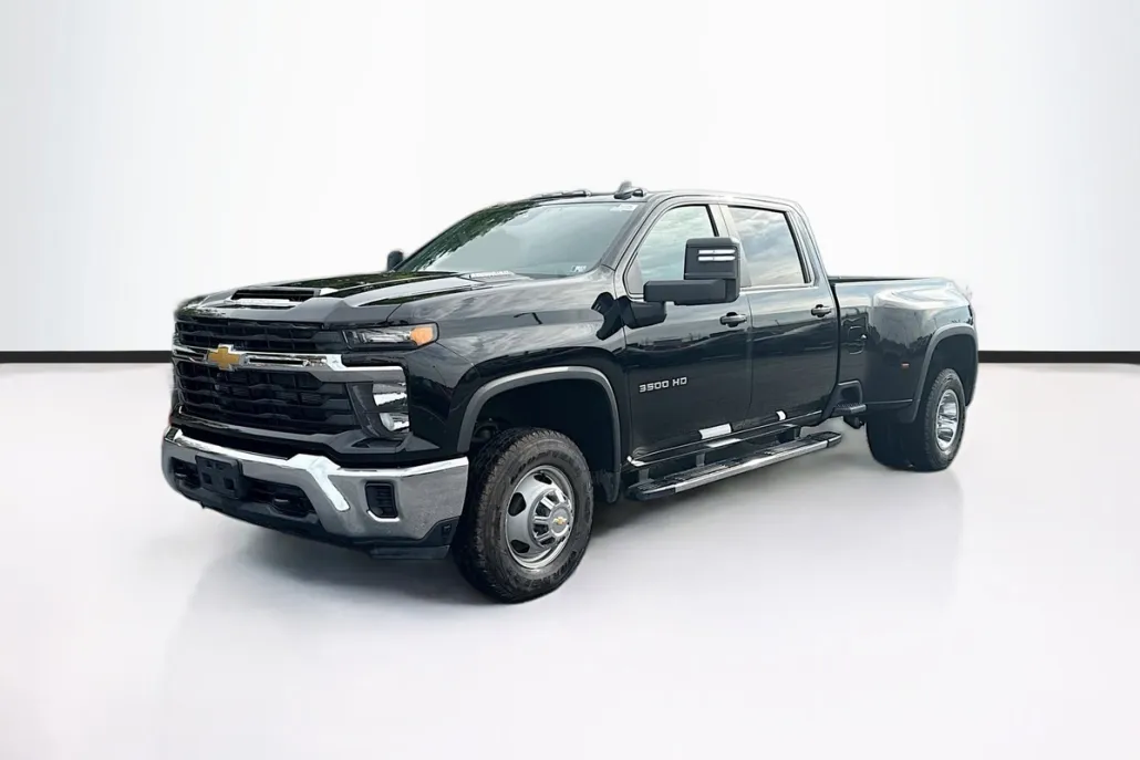 2024 Chevrolet Silverado 3500HD LT photo 1