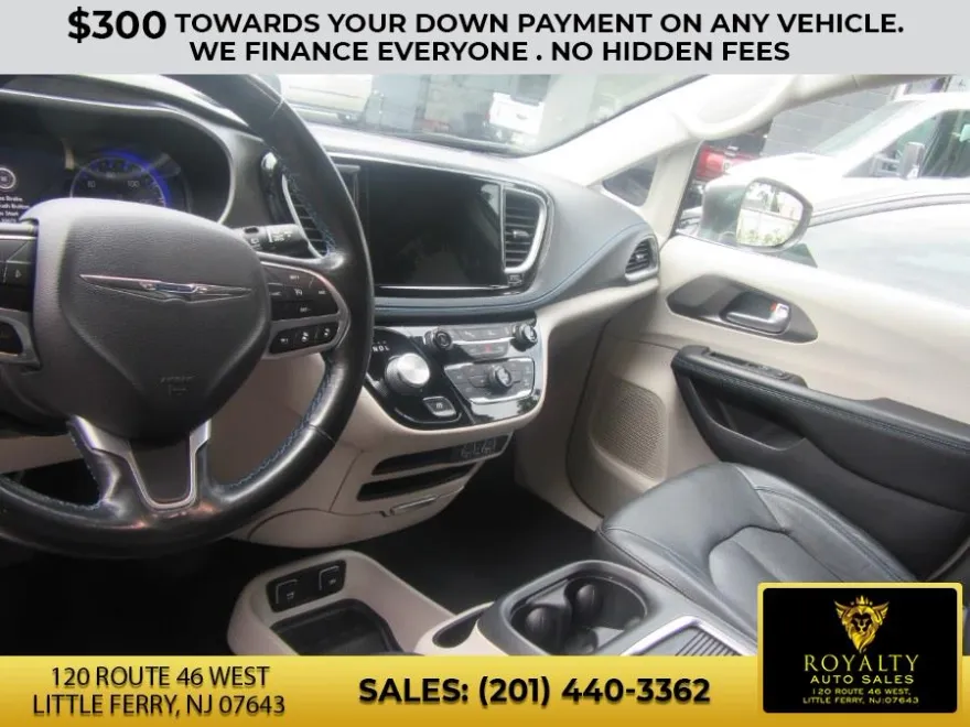 2021 Chrysler Pacifica Touring L photo 19