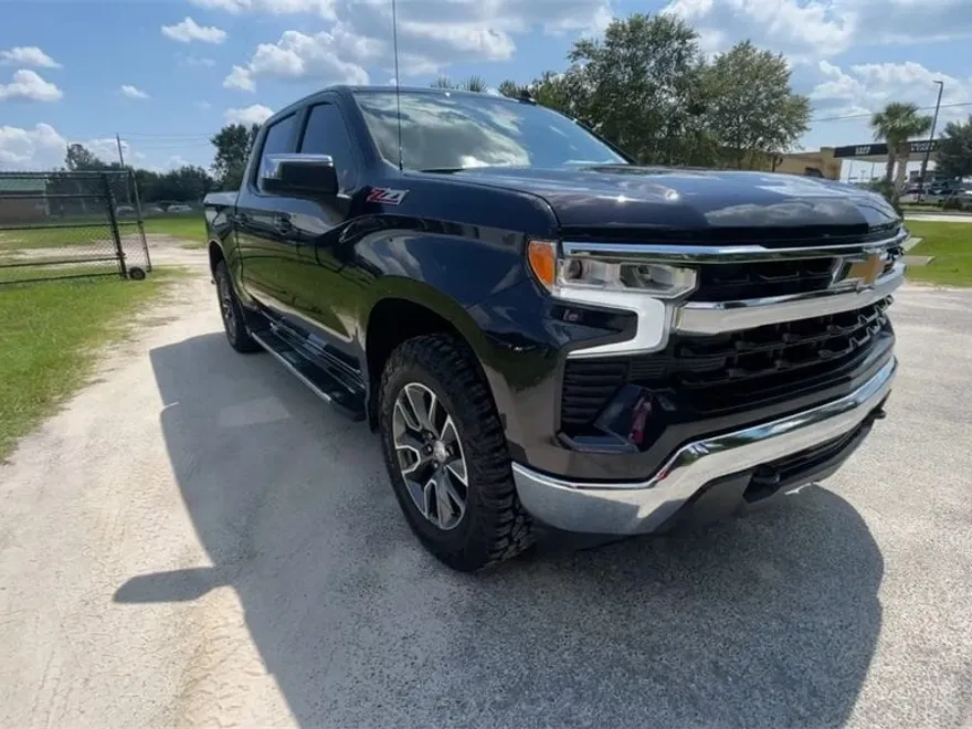 2023 Chevrolet Silverado 1500 LT photo 1