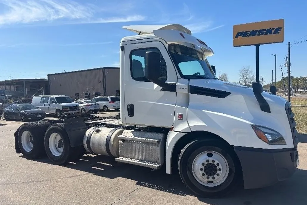 2020 Freightliner Cascadia 126" Day cab photo 1