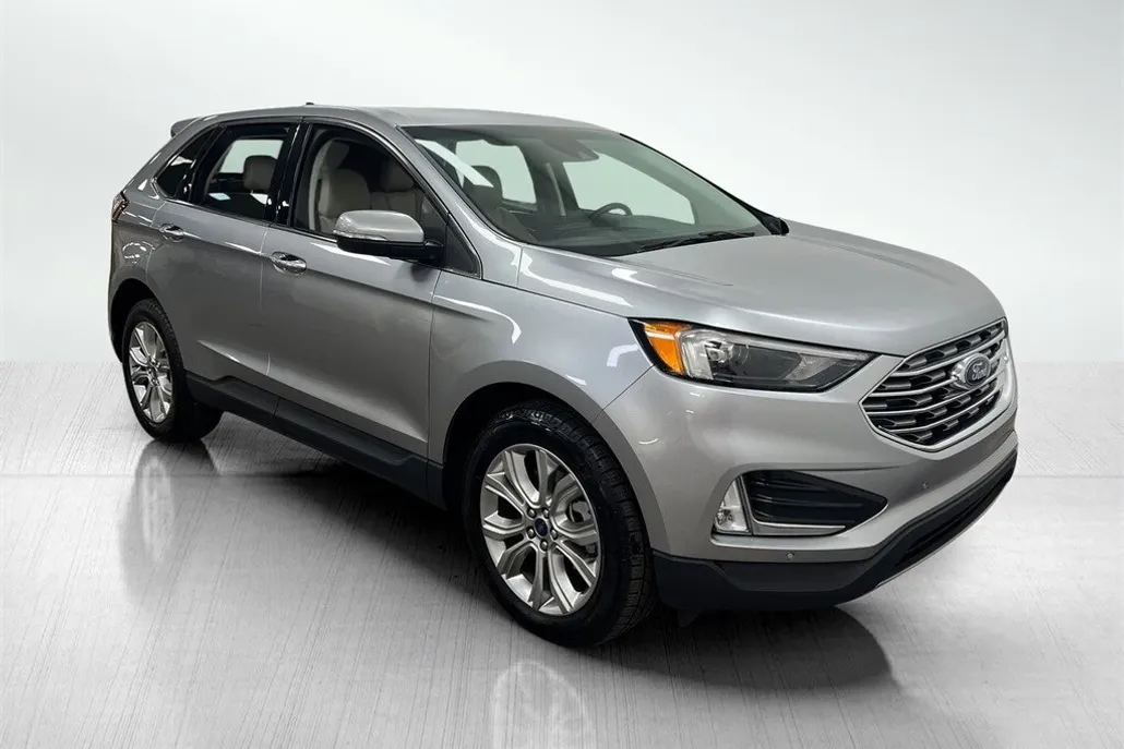 2022 Ford Edge Titanium photo 1