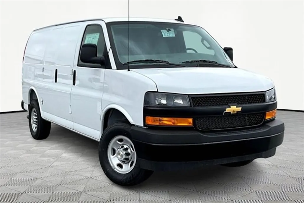 2025 Chevrolet Express Cargo 2500 Work photo 1