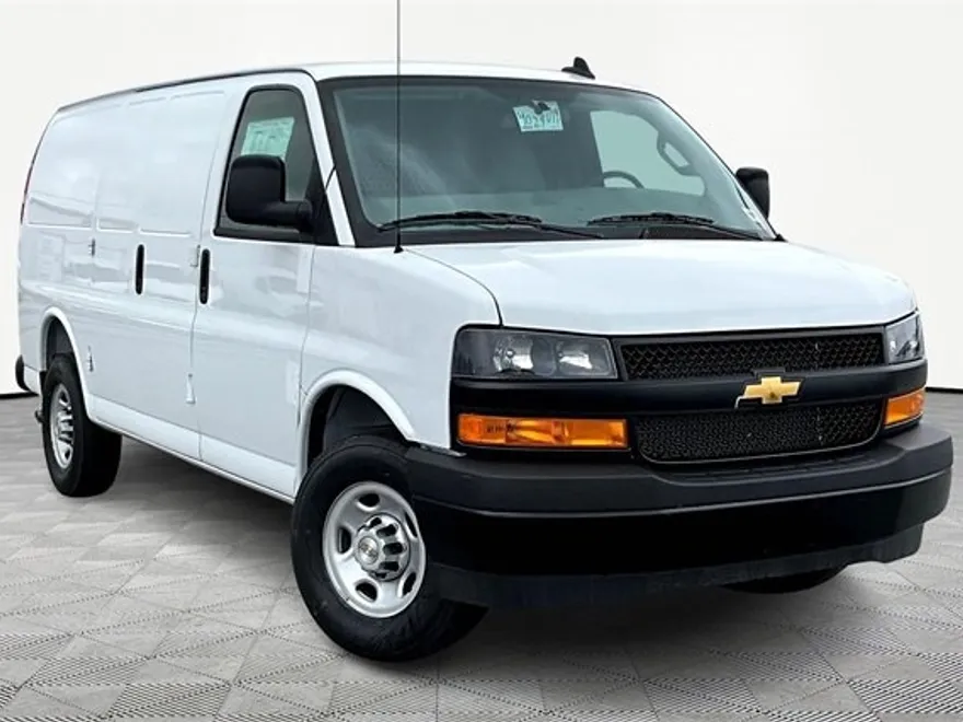 2025 Chevrolet Express Cargo 2500 Work photo 1