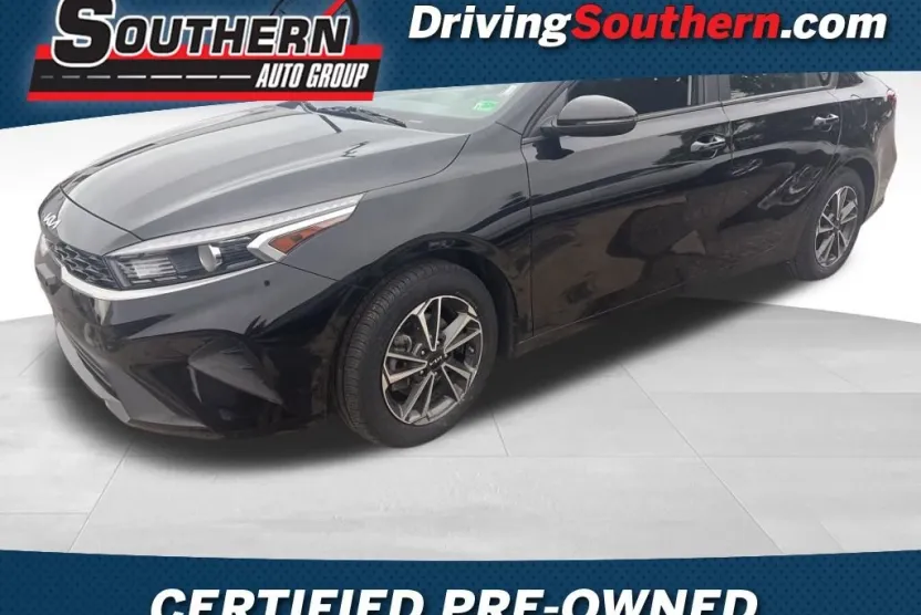 2023 Kia Forte LXS photo 1