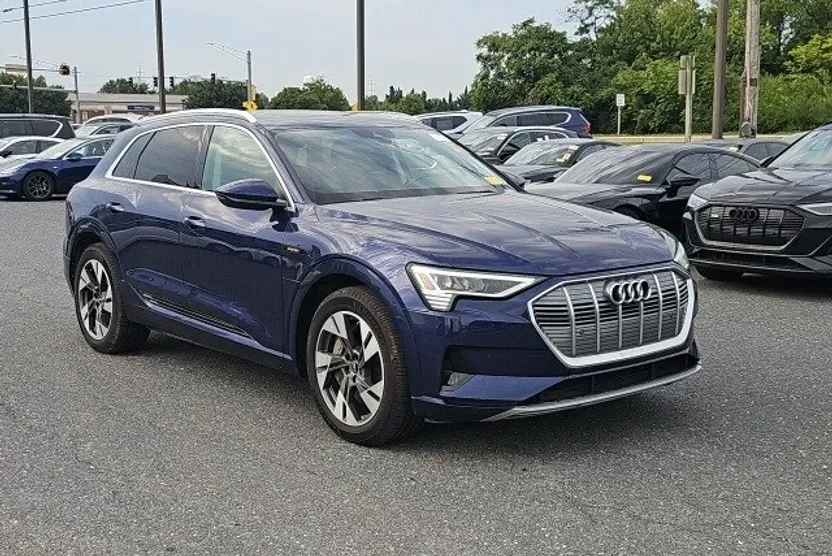 2021 Audi e-tron Premium photo 1