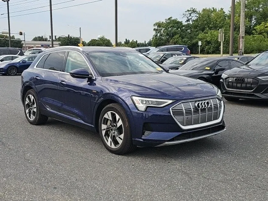 2021 Audi e-tron Premium photo 1