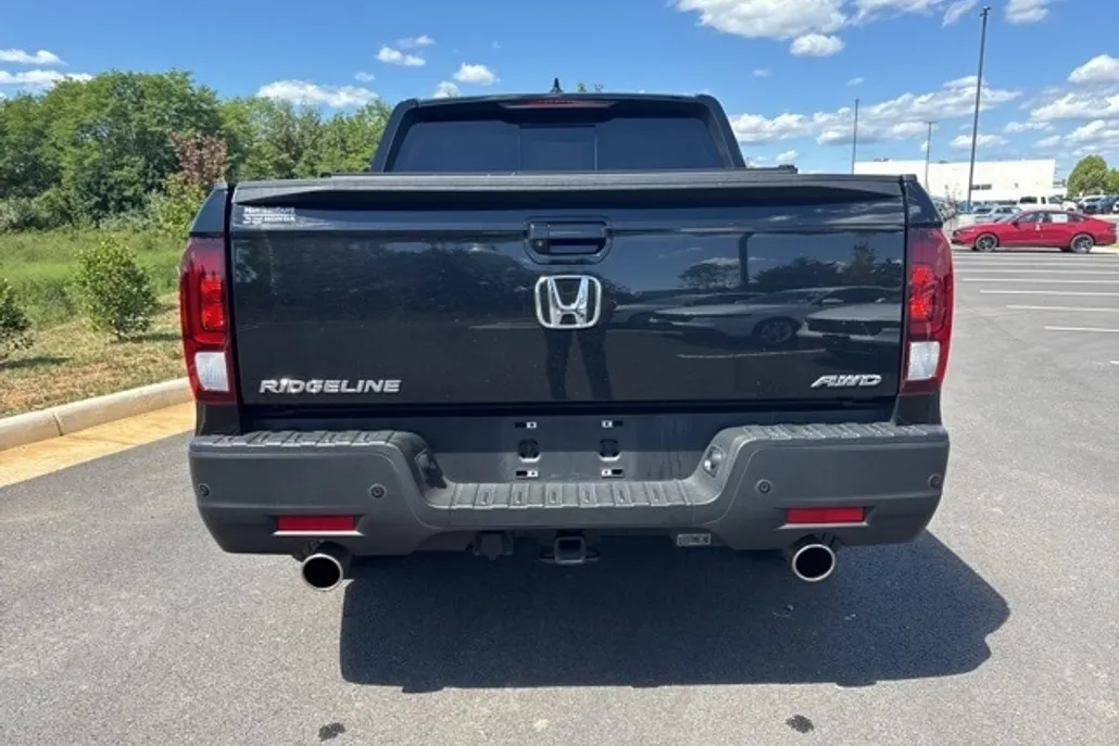 2021 Honda Ridgeline Black Edition photo 1