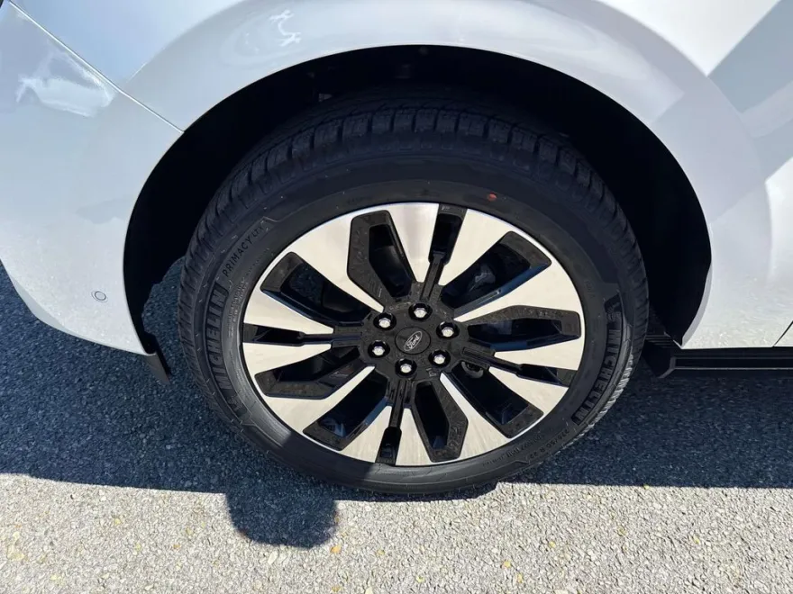 2025 Ford Expedition MAX Platinum photo 1