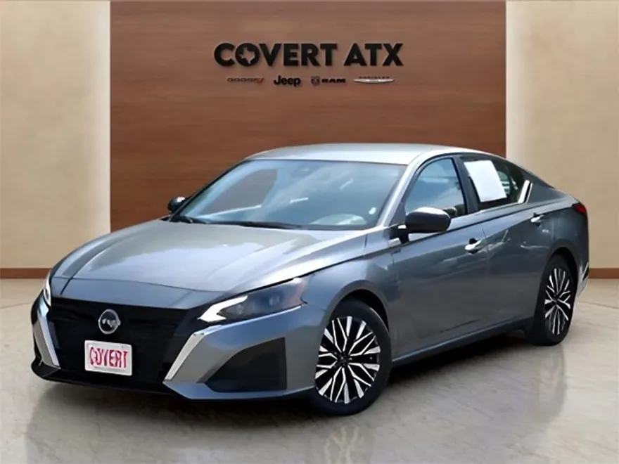 2024 Nissan Altima 2.5 SV photo 1