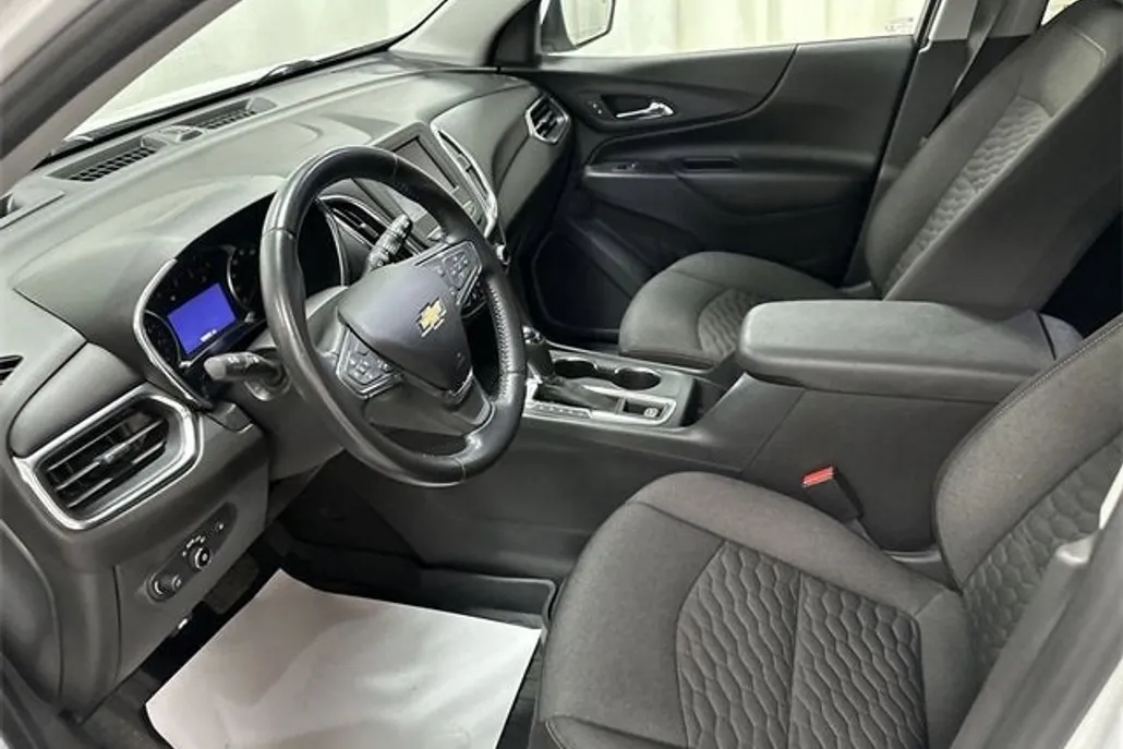 2020 Chevrolet Equinox LT photo 1