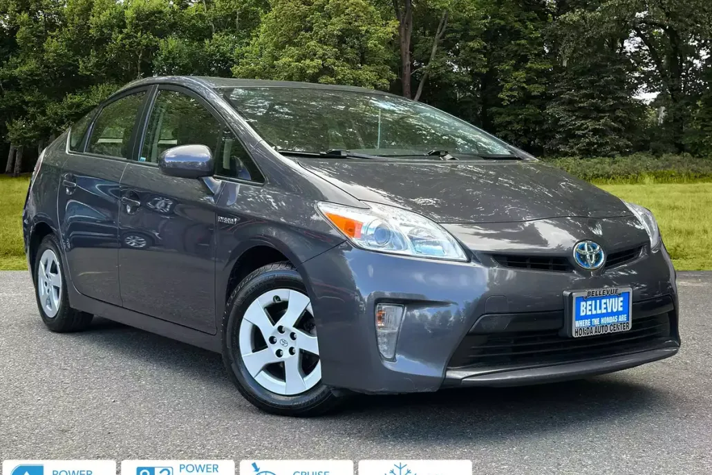 2013 Toyota Prius Two photo 1