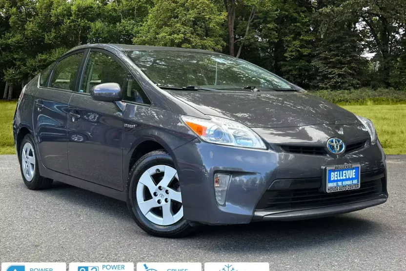 2013 Toyota Prius Two photo 1