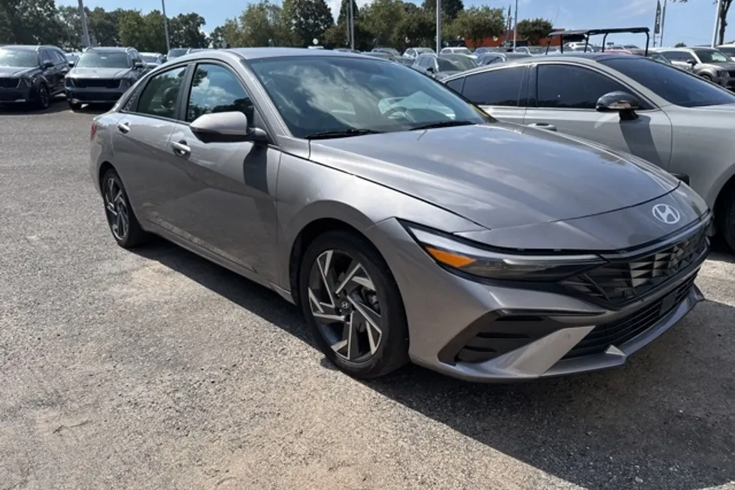 2024 Hyundai Elantra Limited photo 1