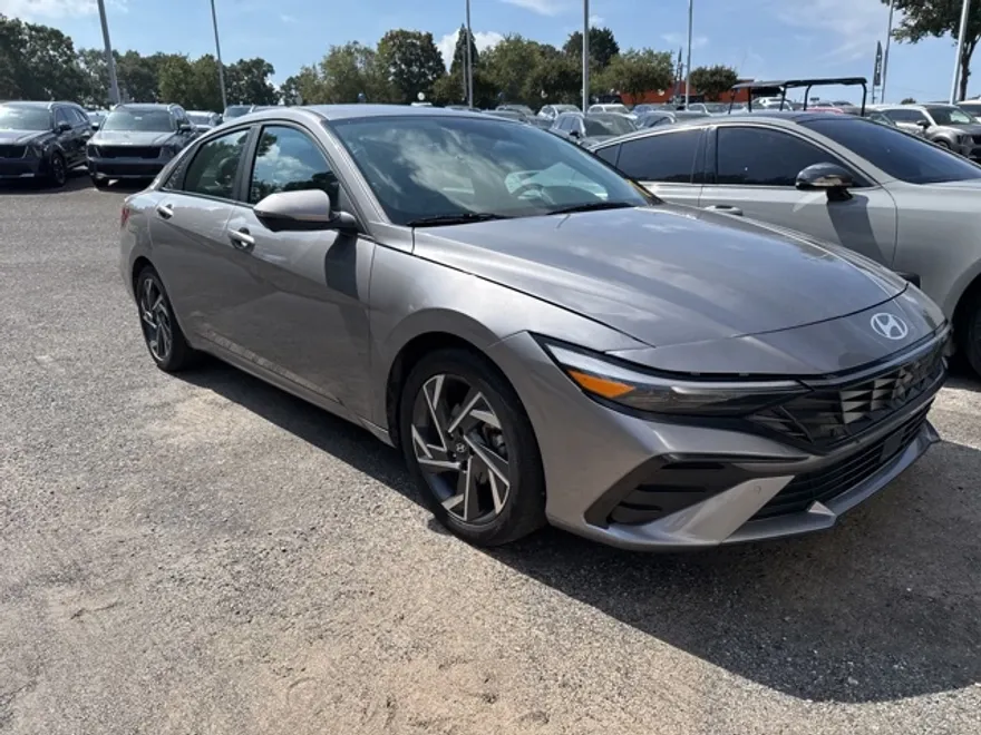 2024 Hyundai Elantra Limited photo 1