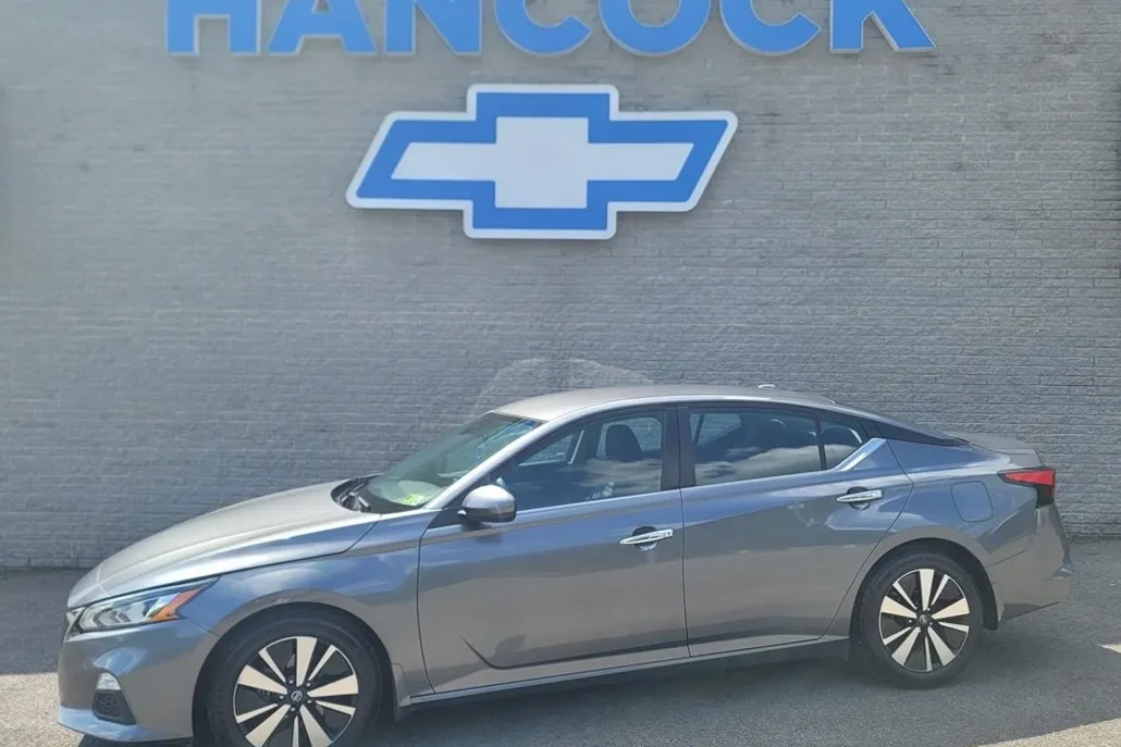 2022 Nissan Altima 2.5 SV photo 1