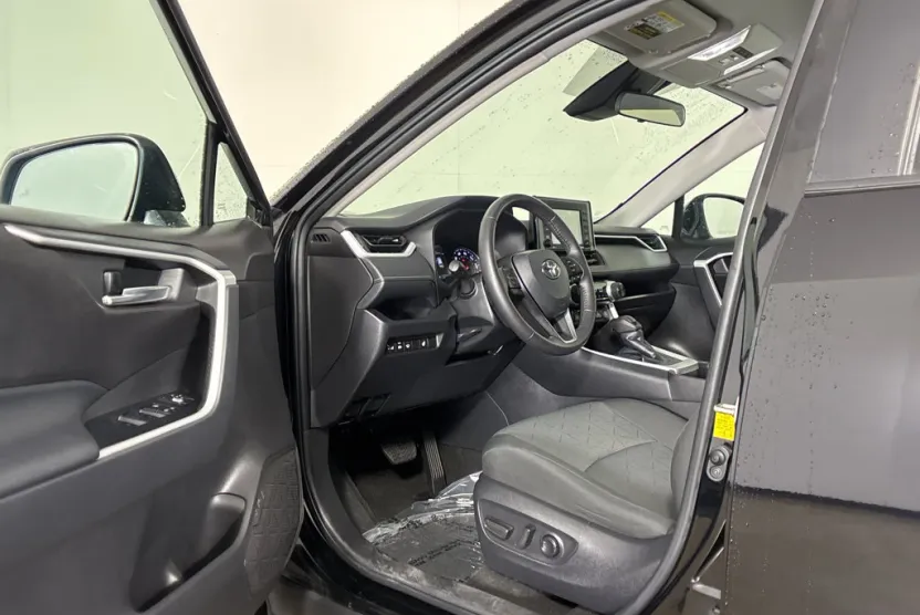 2022 Toyota RAV4 XLE photo 1