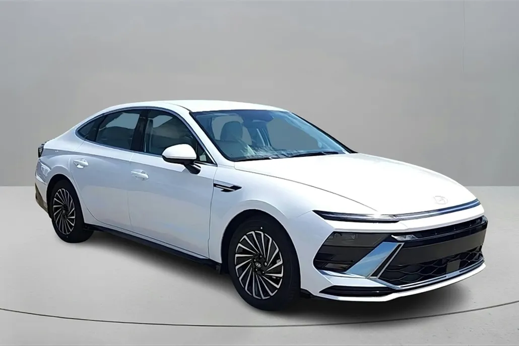 2025 Hyundai Sonata Hybrid SEL photo 1