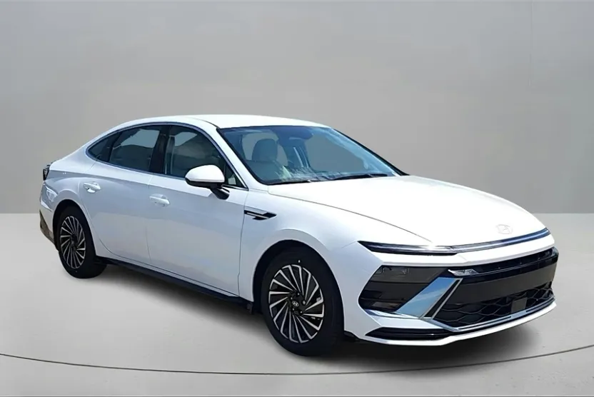 2025 Hyundai Sonata Hybrid SEL photo 1