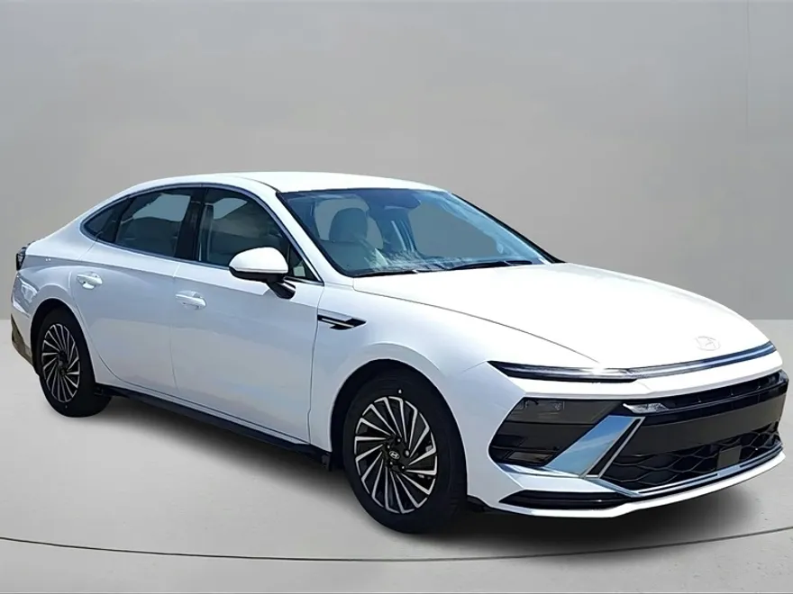 2025 Hyundai Sonata Hybrid SEL photo 1